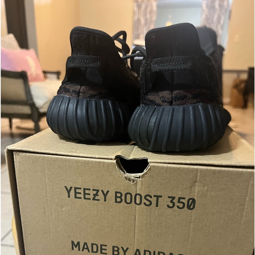 YEEZY BOOST 350 V2 BRAND NEW